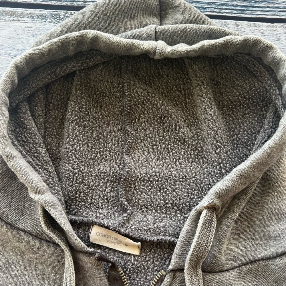 ✅ Ocean Drive Gray Zip-Up Hoodie. Zipper needs sewing - Picture 5 of 9